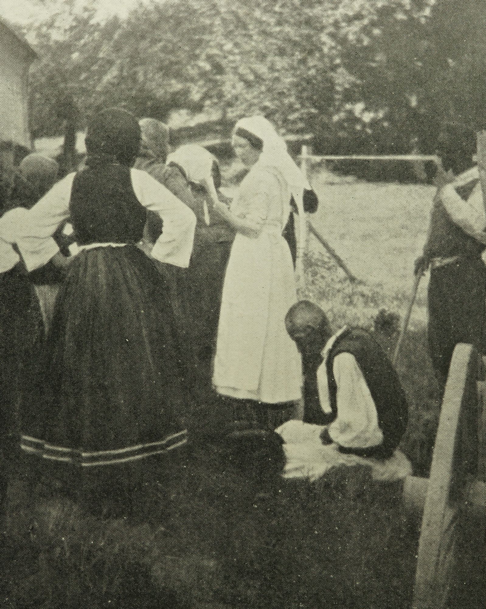 Out patients Serbia 1915, from The Luck of Thirteen.