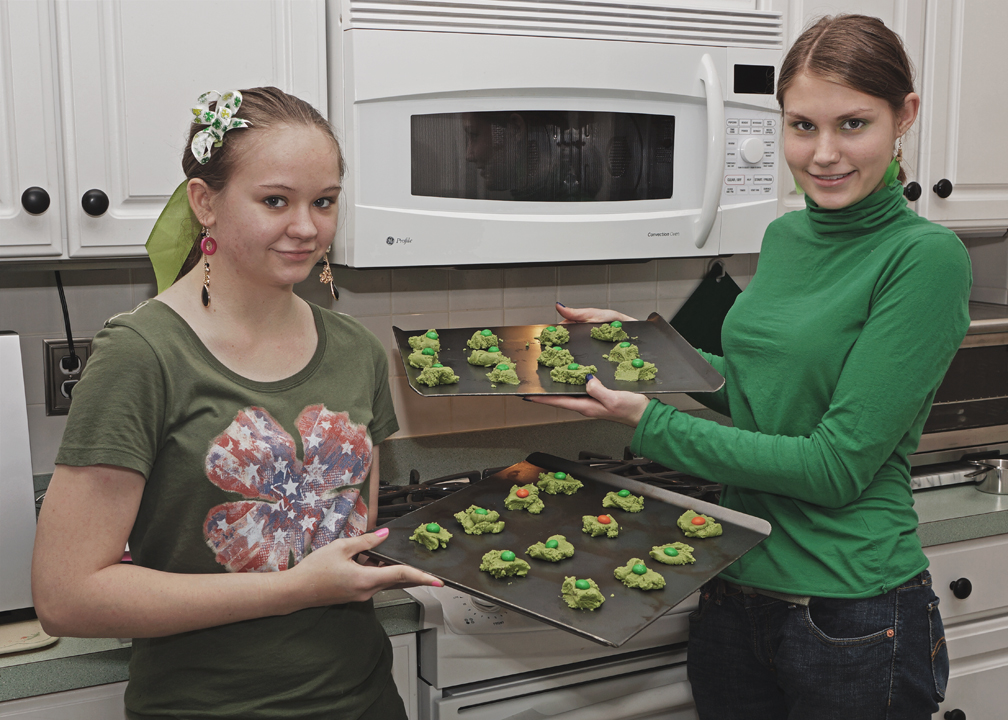 BAKING COOKIES FOR SAINT PATRICKS DAY  -  SONY/ZEISS 24mm f/1.8 LENS  -  SONY HVL-F58AM FLASH