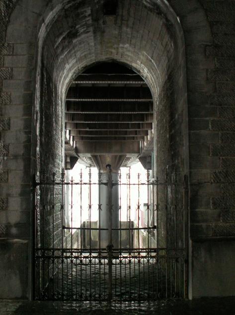 Nef de cathdrale post-industrielle.