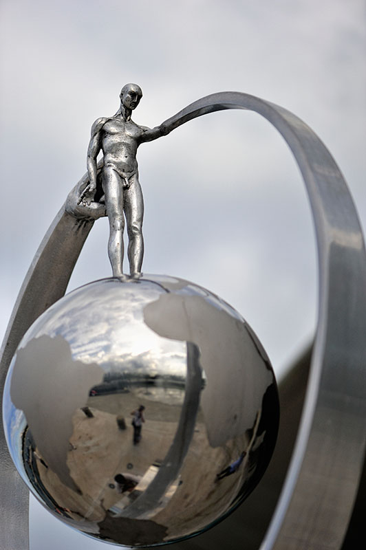 What Goes Around Comes Around Sculpture by Lorenzo Quinn (Spain)