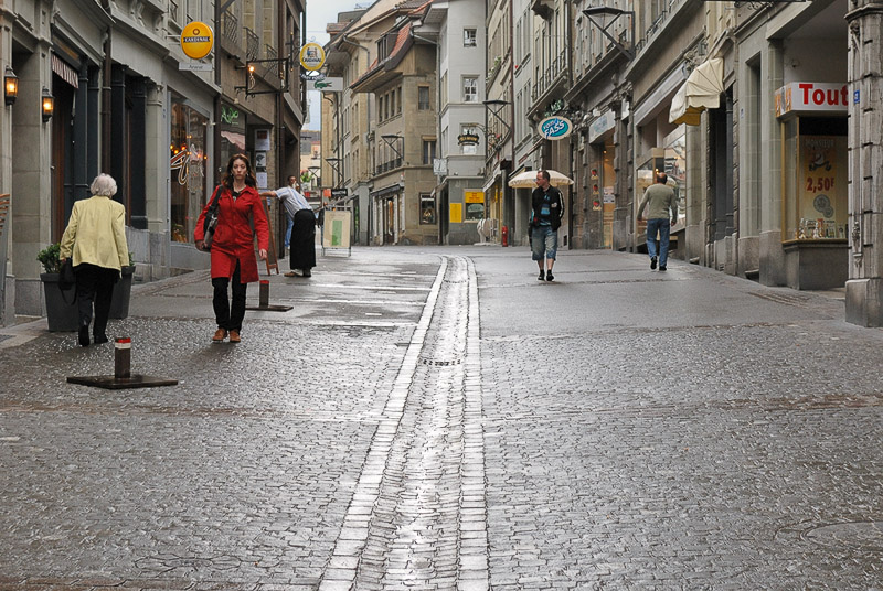 Pedestrians on Rue du Lausanne