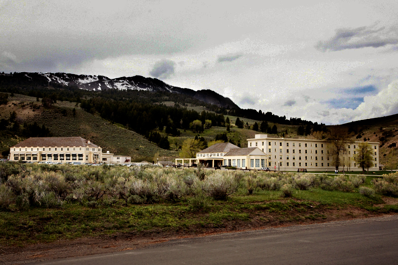 Mammoth Hot Springs Hotel
