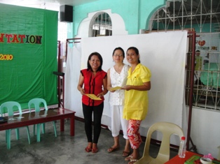 Tchr Brenda with TE and Maam Elve.JPG