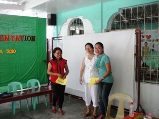 Tchr Jessica with TE and Maam Elve.JPG