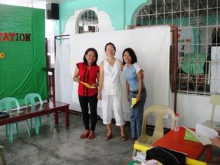 Tchr Julieve with TE and Maam Elve.JPG