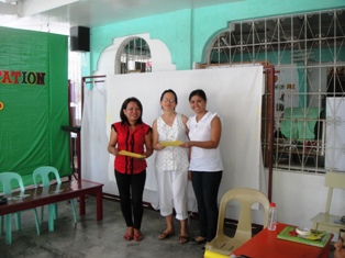 Tchr Myleen with TE and Maam Elve.JPG