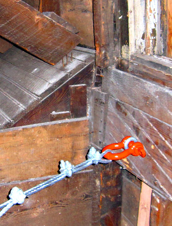 See how the canopy has separated from the beam