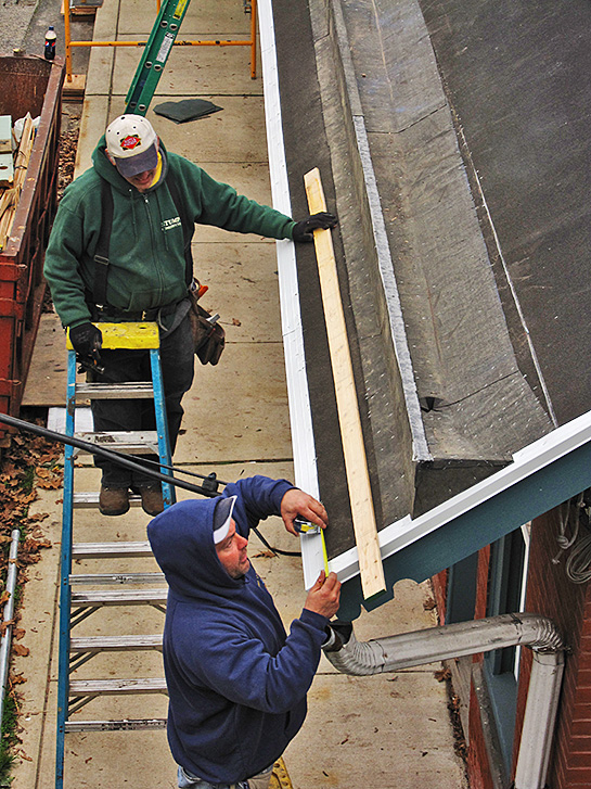 Pole gutter and roof edge moulding