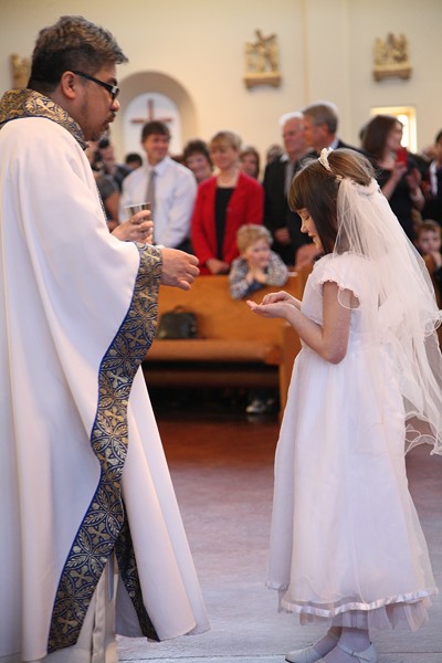 OLG_FirstCommunion_0900_01May2011_ 031 [800x600].JPG