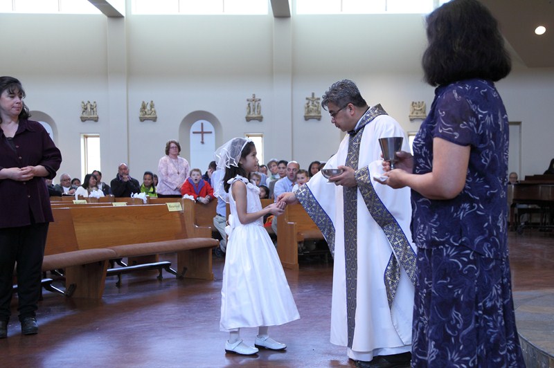 OLG_FirstCommunion_0900_06May2012_0015 [800x532].JPG