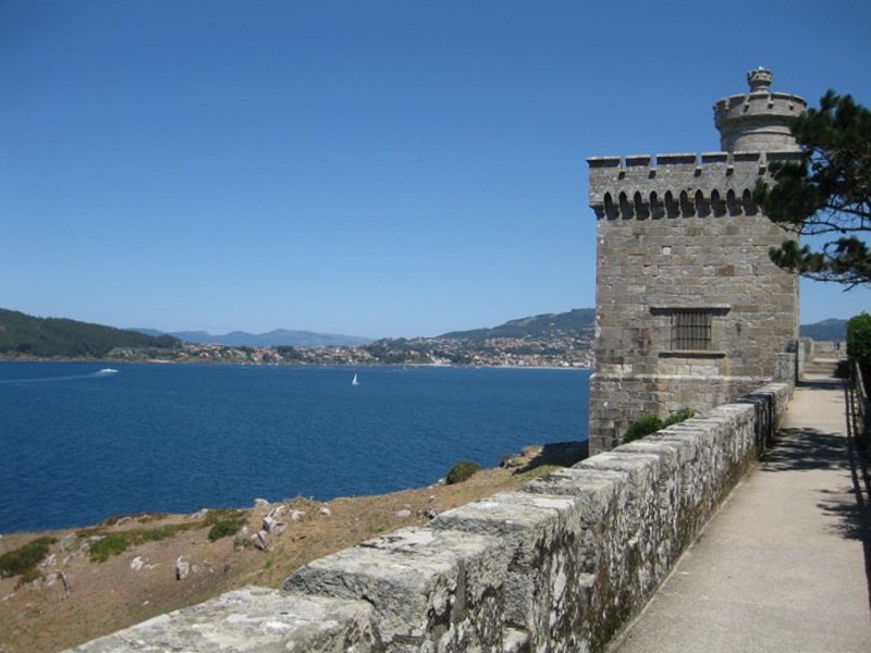 Baiona desde el Castilo de Monterreal