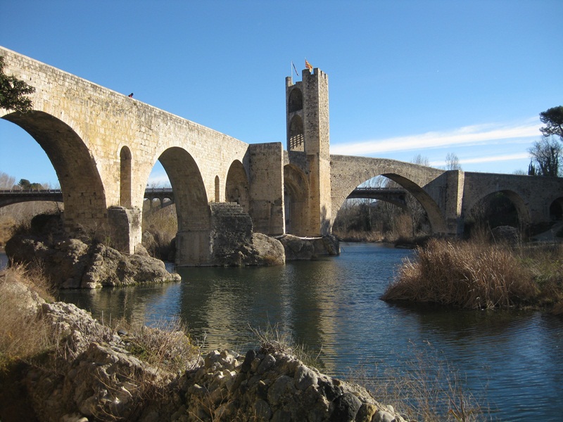 Besal. Pont Medieval