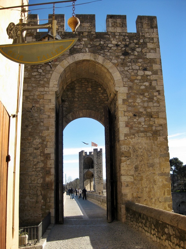 Besal. Pont Medieval