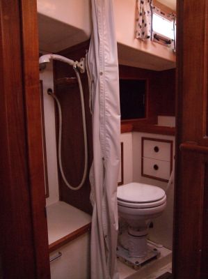 shower stall & head to strbd from fwd cabin