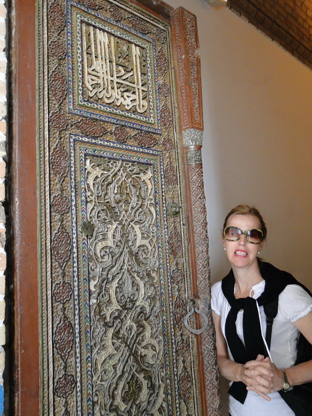 Uzbekistan202 Samarkand mausoleum complex.JPG
