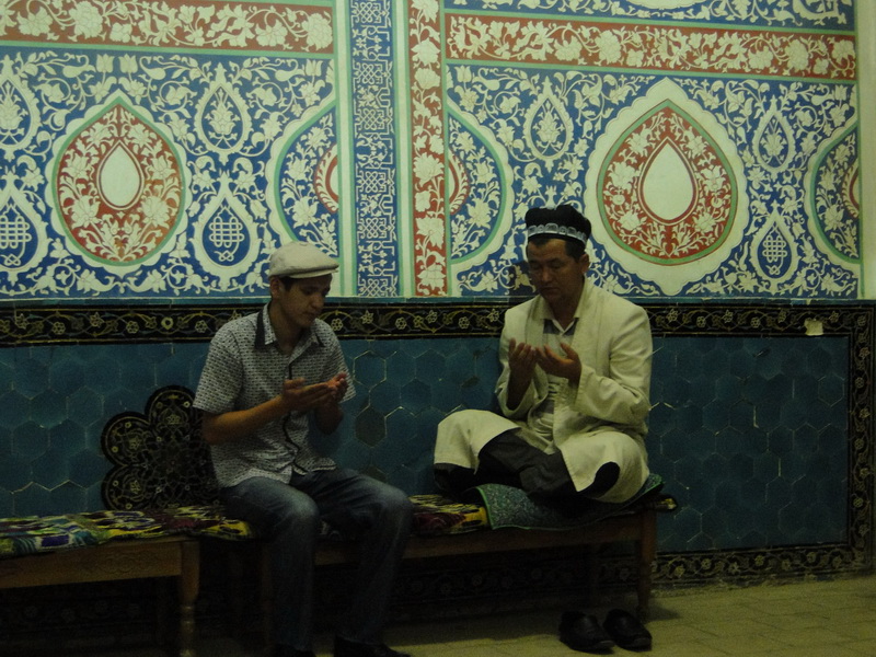 Uzbekistan204 Samarkand mausoleum complex.JPG