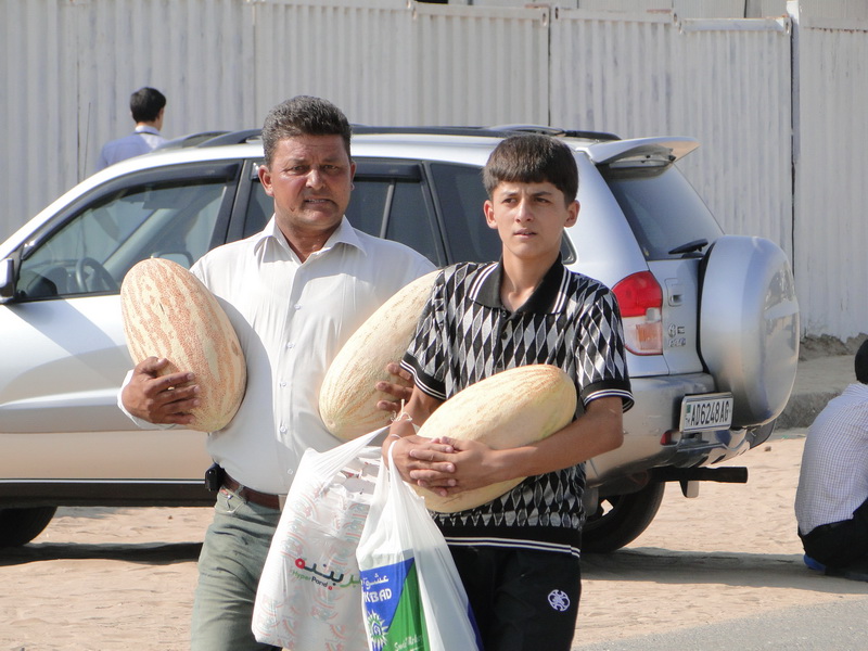 turkmenistan50 outdoor bazaar.JPG