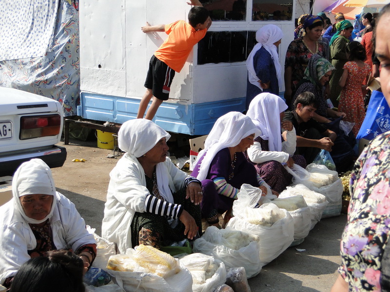 turkmenistan51 outdoor bazaar.JPG