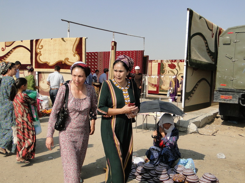 turkmenistan53 outdoor bazaar.JPG