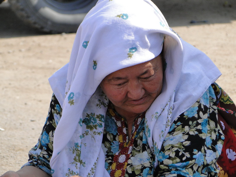 turkmenistan55 outdoor bazaar.JPG