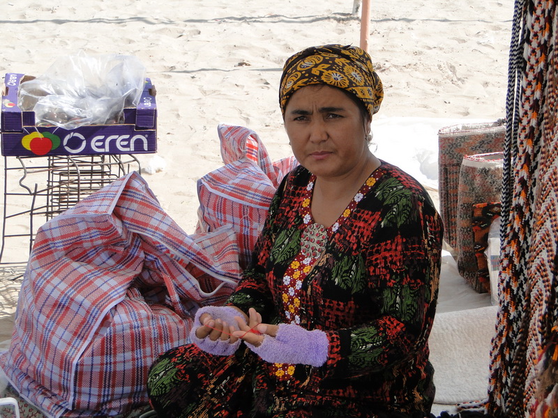 turkmenistan62 outdoor bazaar.JPG