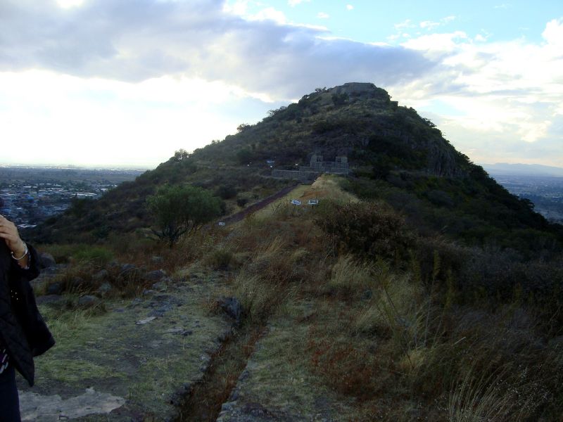 Al fondo el Cerrito  los melones donde est El trono