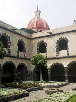 Cerro de la Estrella y Convento de Culhuacan y  Mxico, D.F.