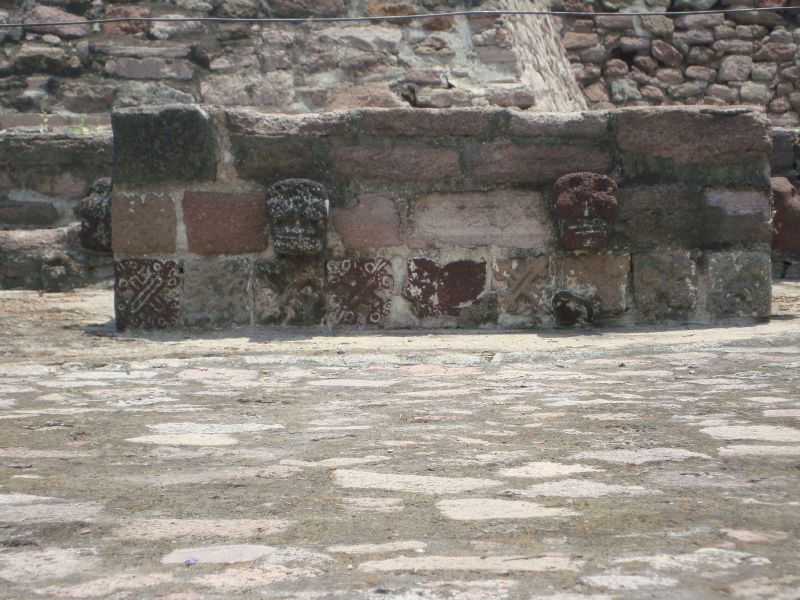 ALTAR TZOMPANTLI