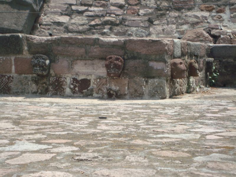 ALTAR TZOMPANTLI