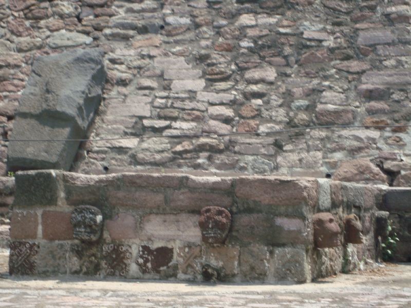 ALTAR TZOMPANTLI