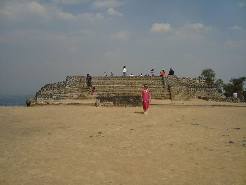 Centro ceremonial del fuego nuevo (atras)