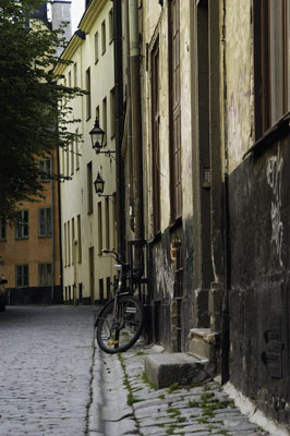 Gamla_Stan_Bike_on_Wall_DSC_2790.jpg