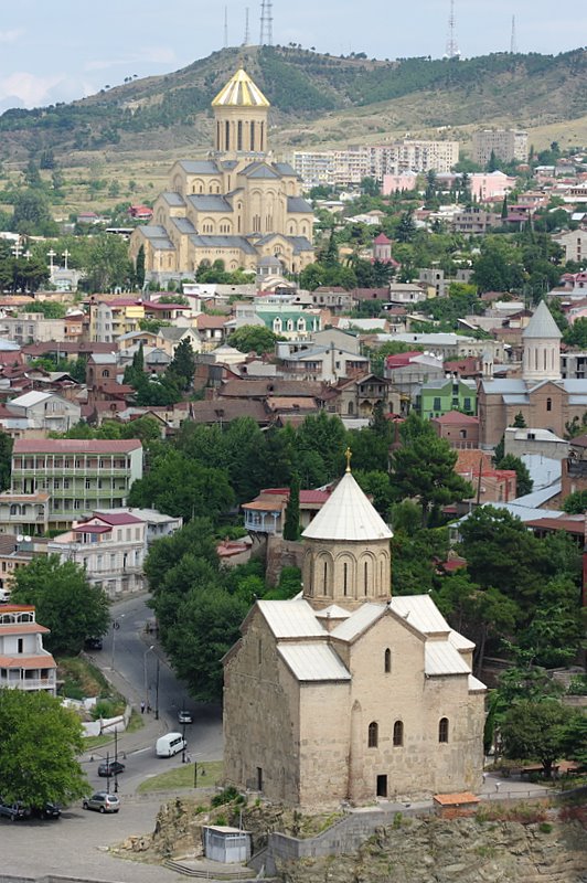 Tbilisi, Metekhi church and Sameba cathedral
