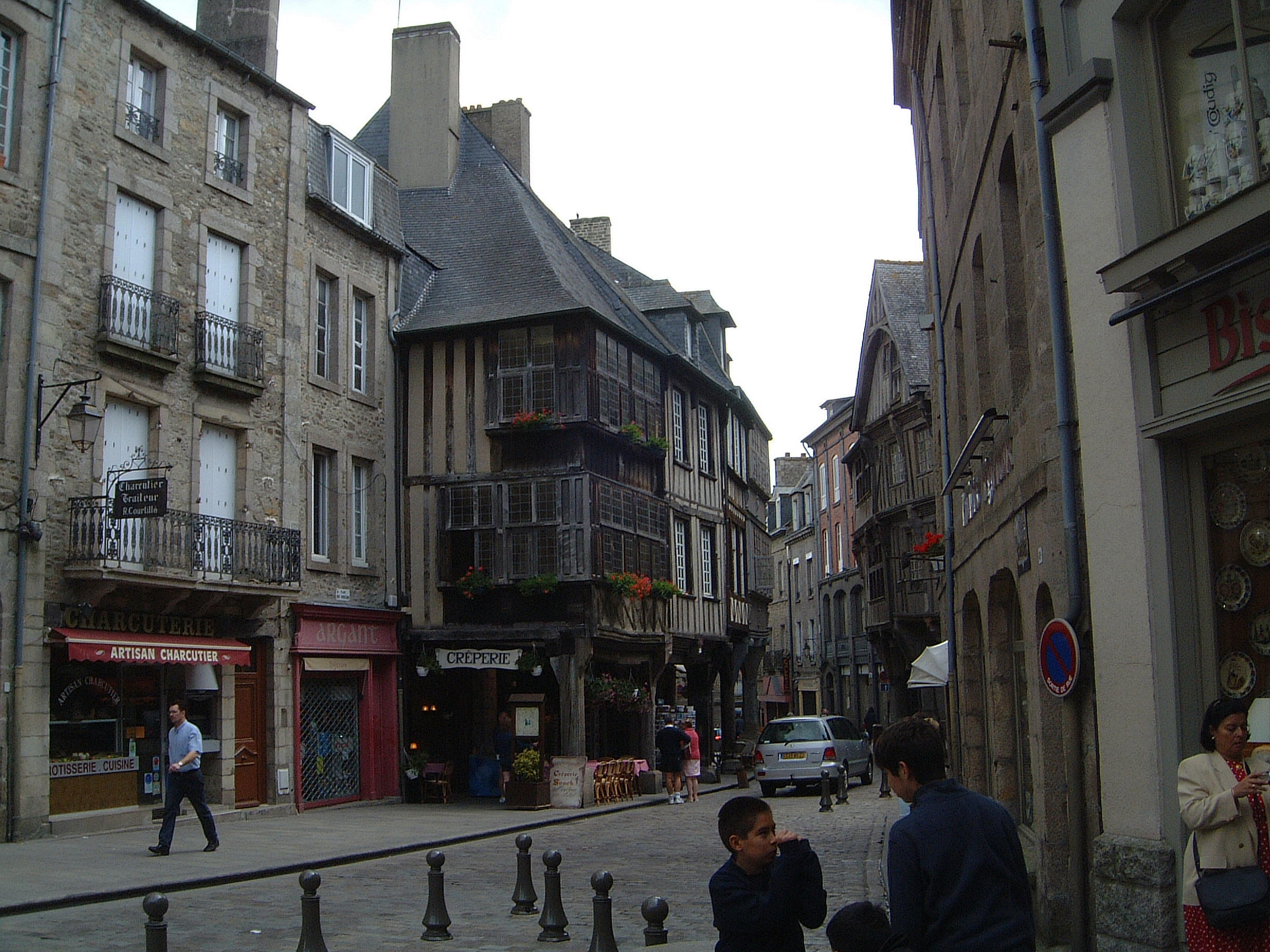 ALF_2004_0620_061600AA.JPG