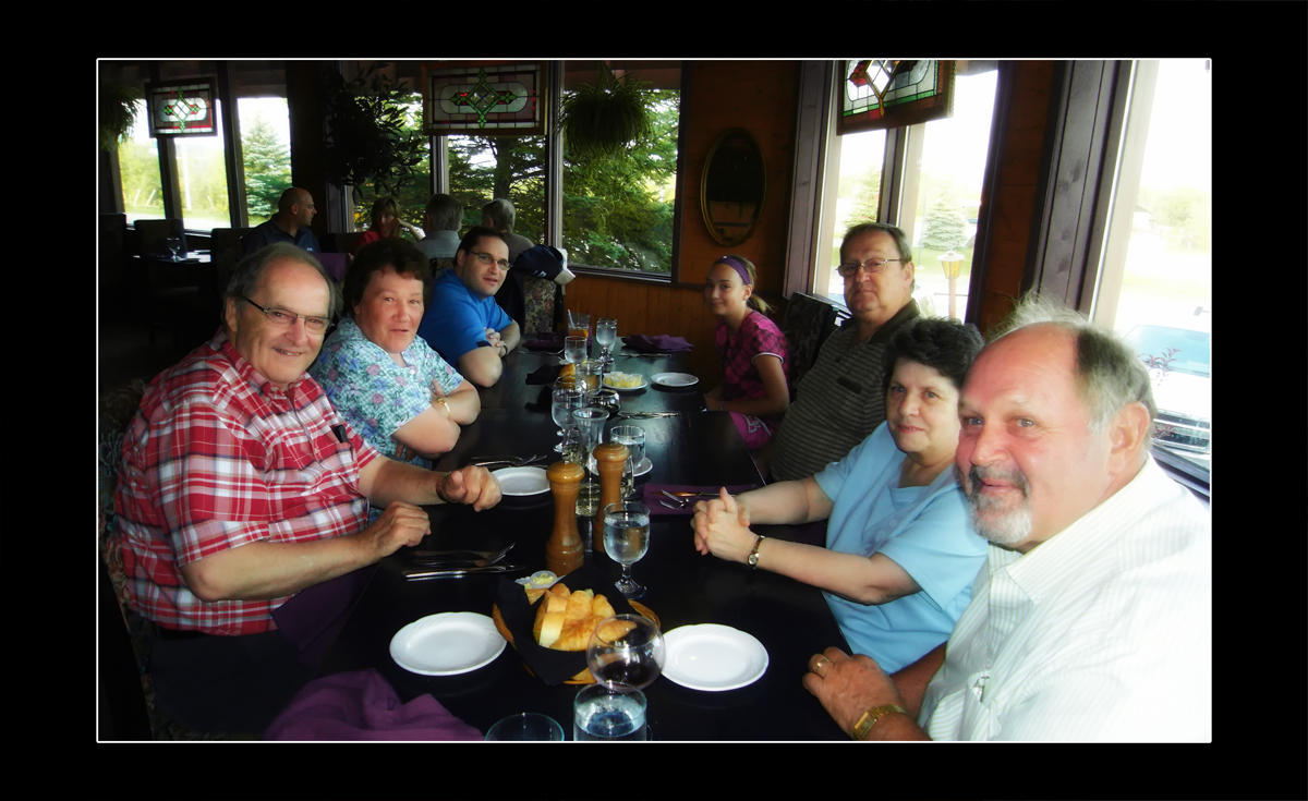2009 - Kens Relatives - Neebing Road House Restaurant