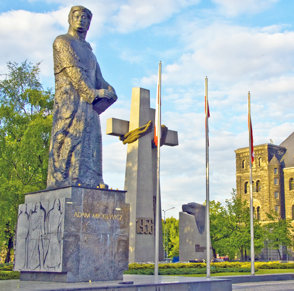 Adam Mickewiecz & Monument aux victimes 1939-45