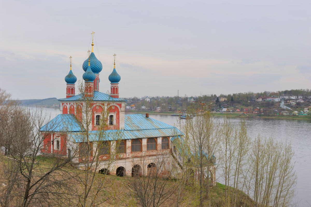 Town of Tutaev on the bank of Volga river. The Church of Transfiguration ( Kazan Virgin ) (1758)