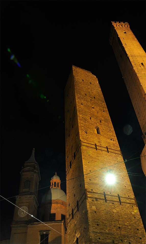 Bologna. Due Torri