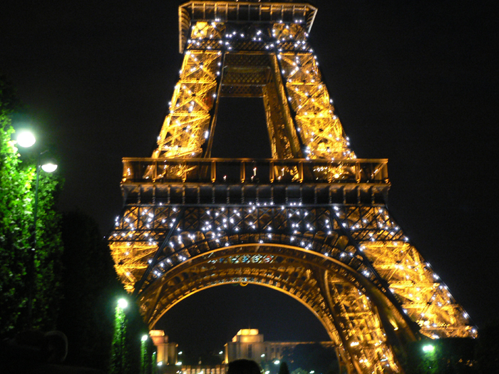 Finally, a nighttime excursion to see La Tour Eiffel twinkling!