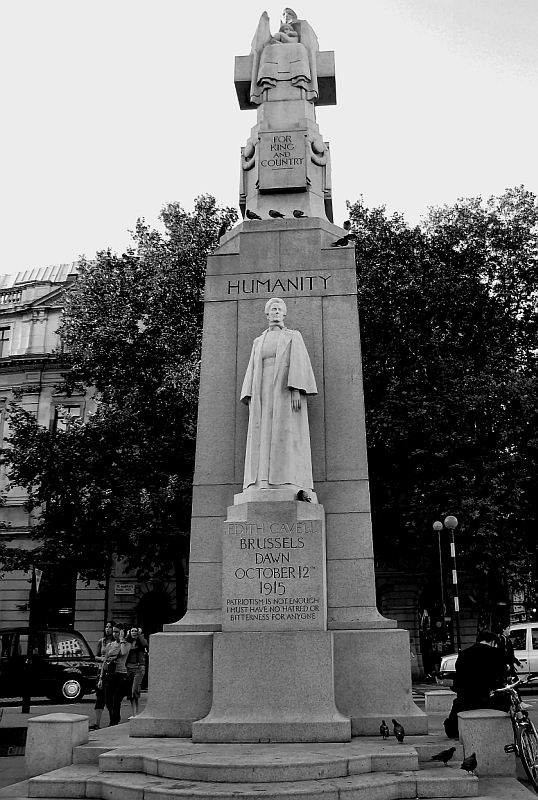  'lest we forget '
London monument