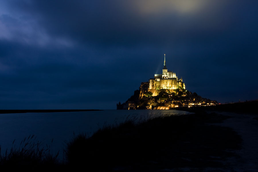 Le Mont Saint-Michel at night