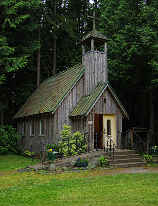 Little Church in the Woods 