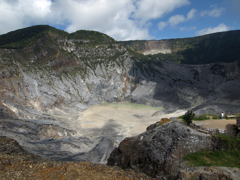 016 - Tangkuban Perahu (volcano crater)
