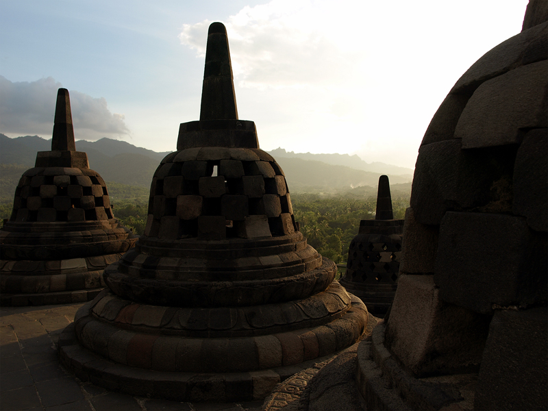027 - Borobudur, stupas