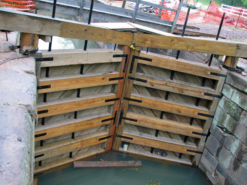 The other gate at Pennyfield lock