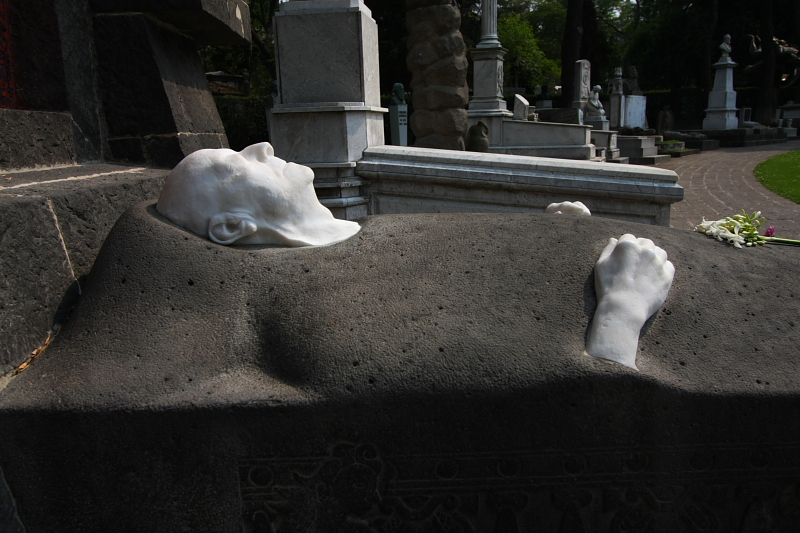 Diego Rivera Tomb.JPG