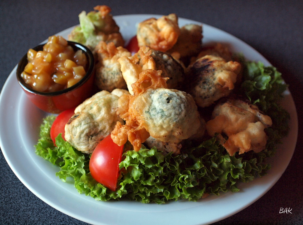 Tempura of broccoli with homemade zucchini chutney
