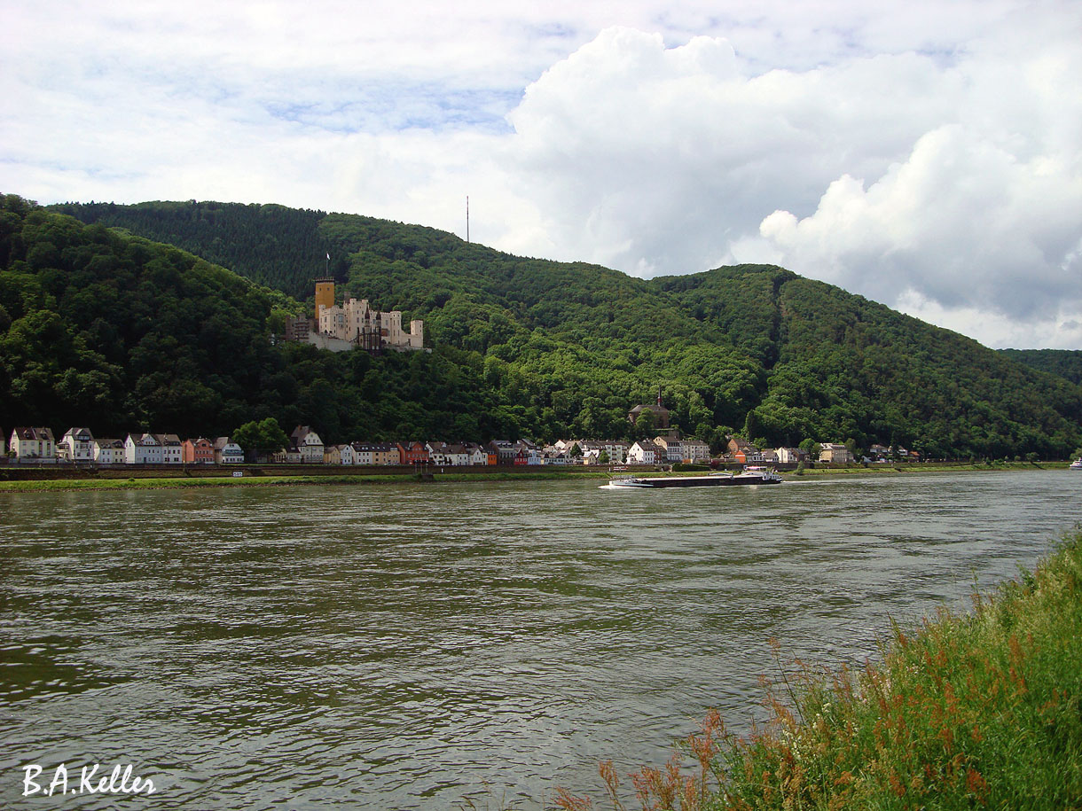 Mittelrheintal mit Schlo Stolzenfels