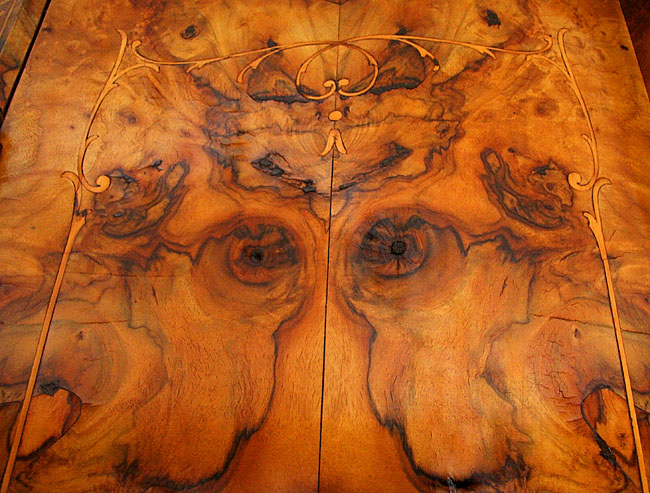 The Old Man in the Armoire (*)