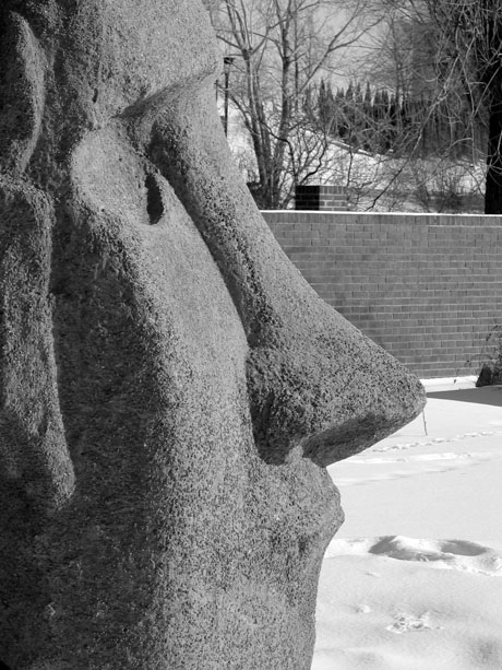 Statue *